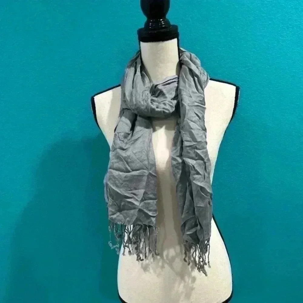 Gray scarf